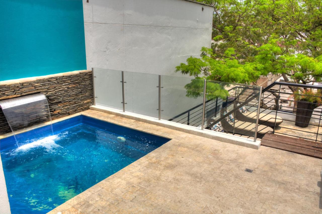 Casa De Leda, A Kali Hotel سانتا مارتا المظهر الخارجي الصورة A pool in a private home