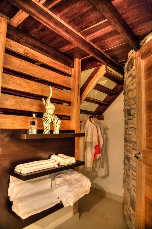 Casa De Leda, A Kali Hotel سانتا مارتا الغرفة الصورة A bathroom at the hotel