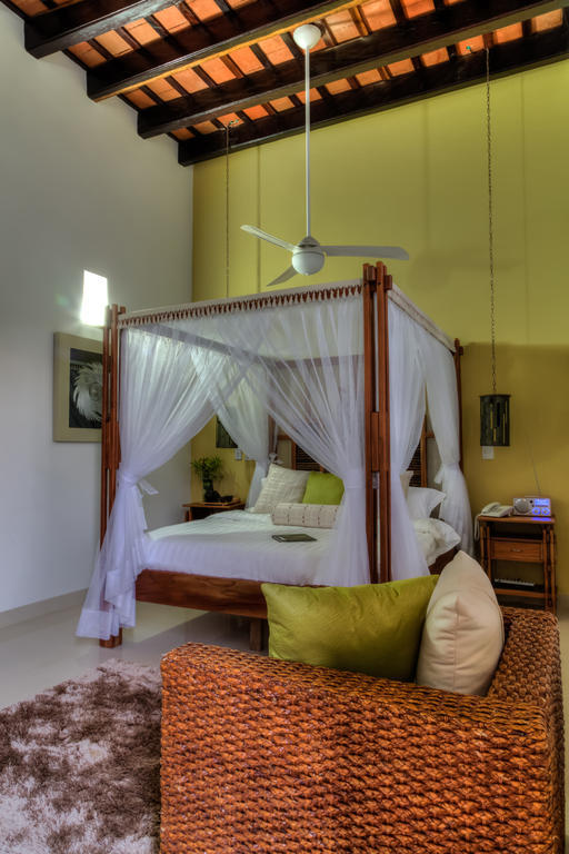 Casa De Leda, A Kali Hotel سانتا مارتا المظهر الخارجي الصورة Mosquito net over a bed