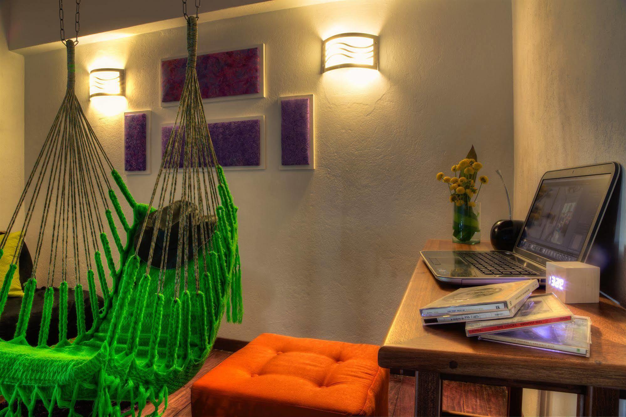 Casa De Leda, A Kali Hotel سانتا مارتا المظهر الخارجي الصورة A modern hammock chair