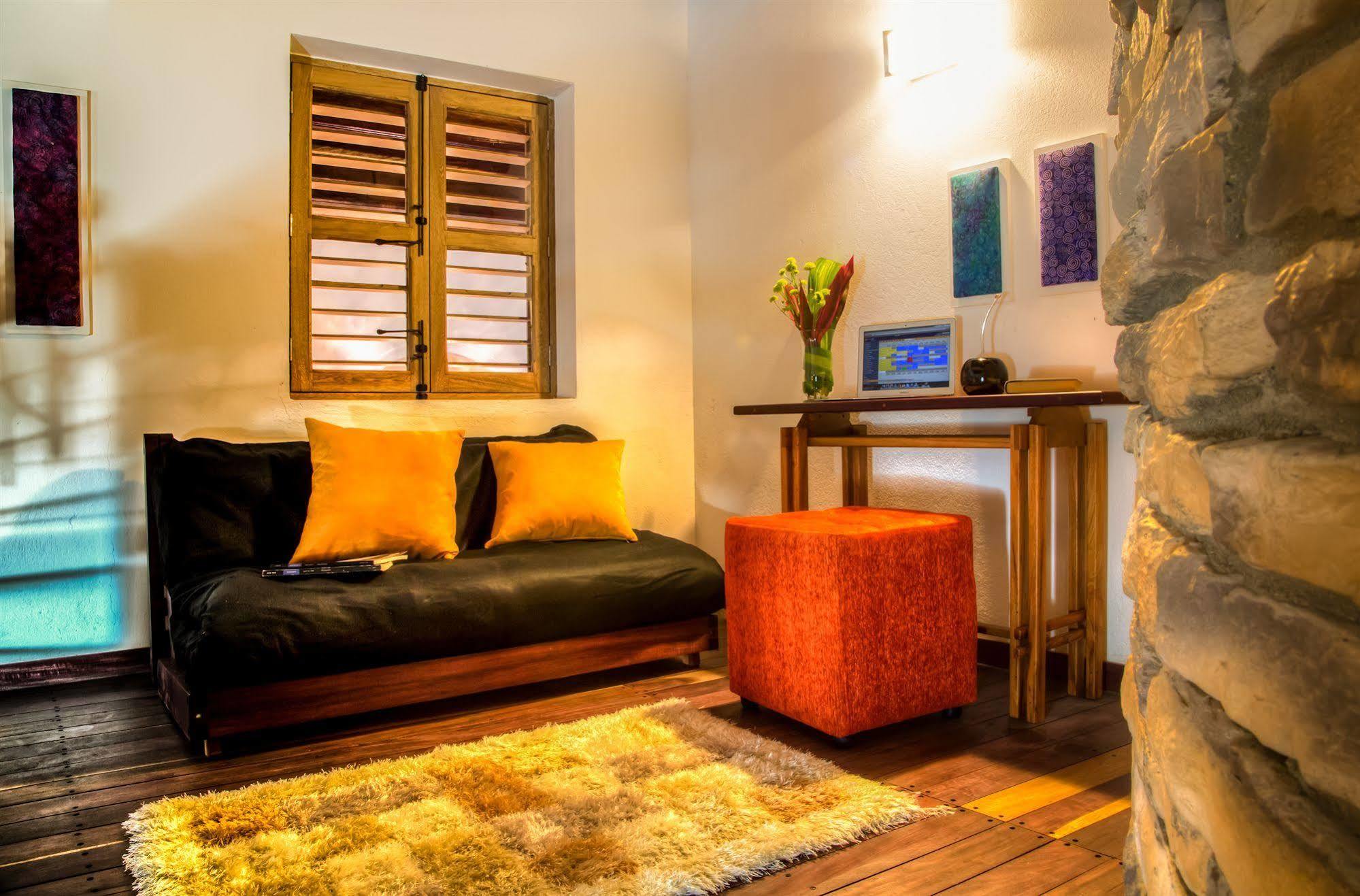 Casa De Leda, A Kali Hotel سانتا مارتا المظهر الخارجي الصورة A living room in a house