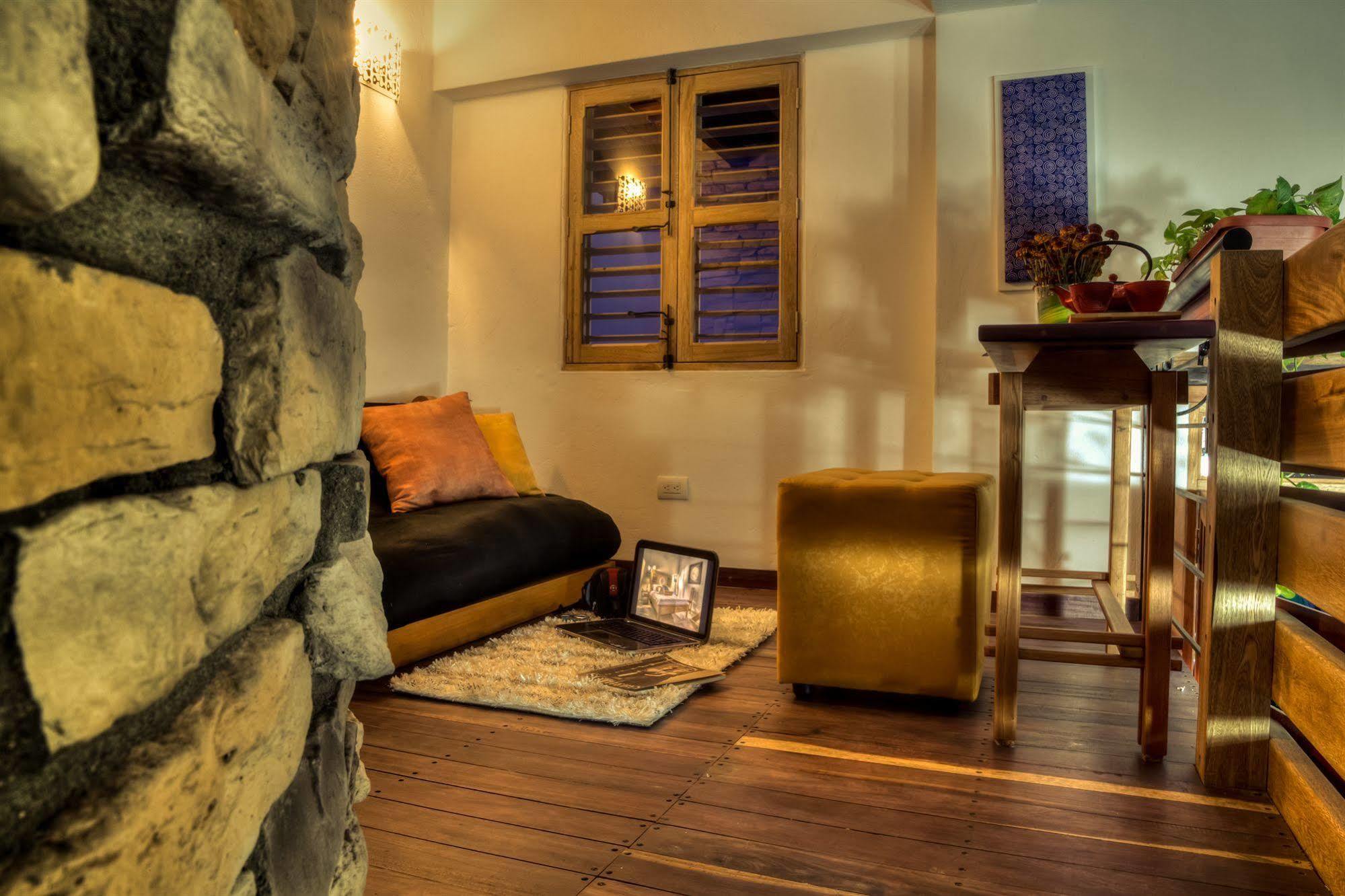 Casa De Leda, A Kali Hotel سانتا مارتا المظهر الخارجي الصورة A living room in a house