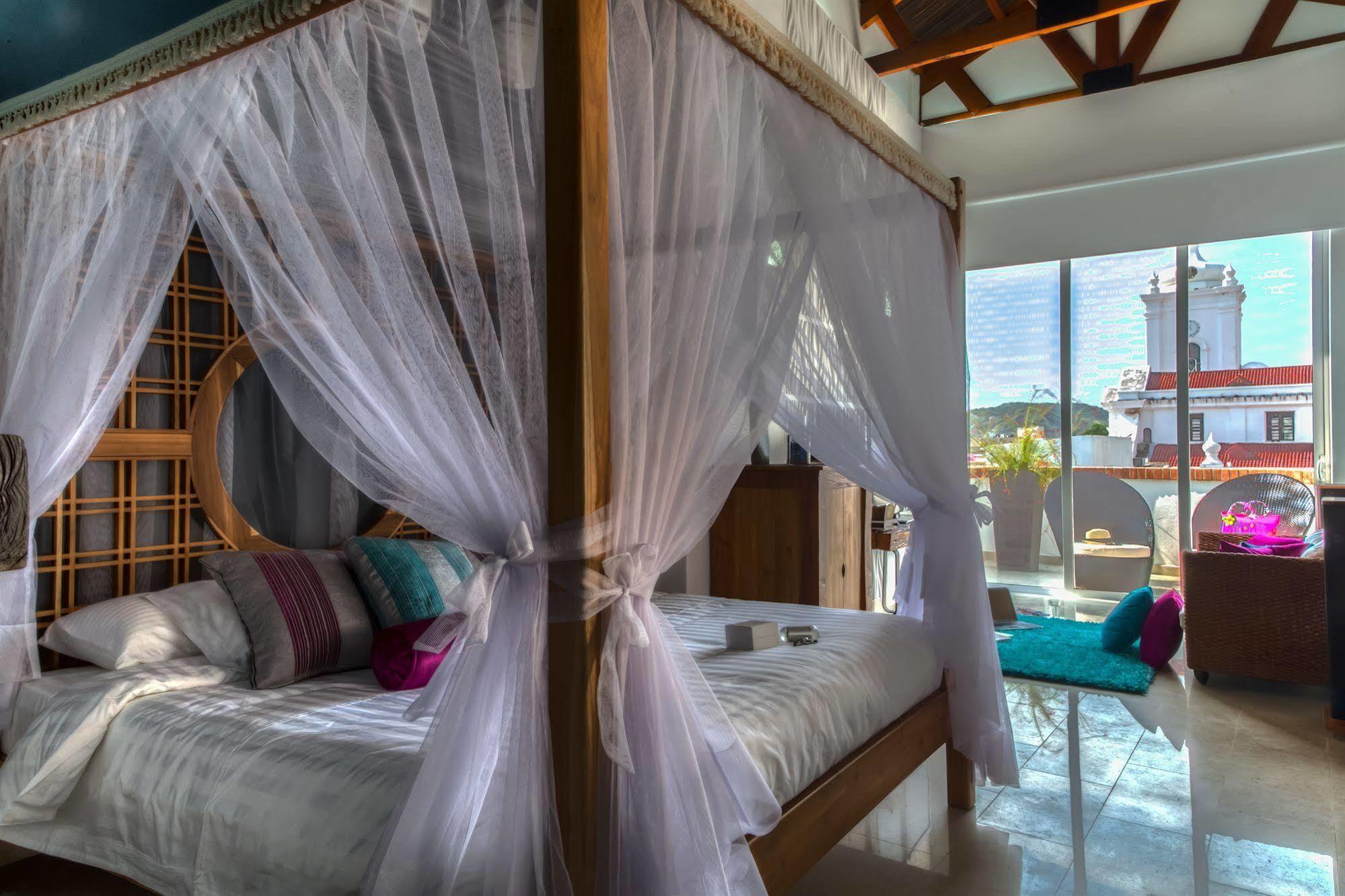 Casa De Leda, A Kali Hotel سانتا مارتا المظهر الخارجي الصورة A canopy bed